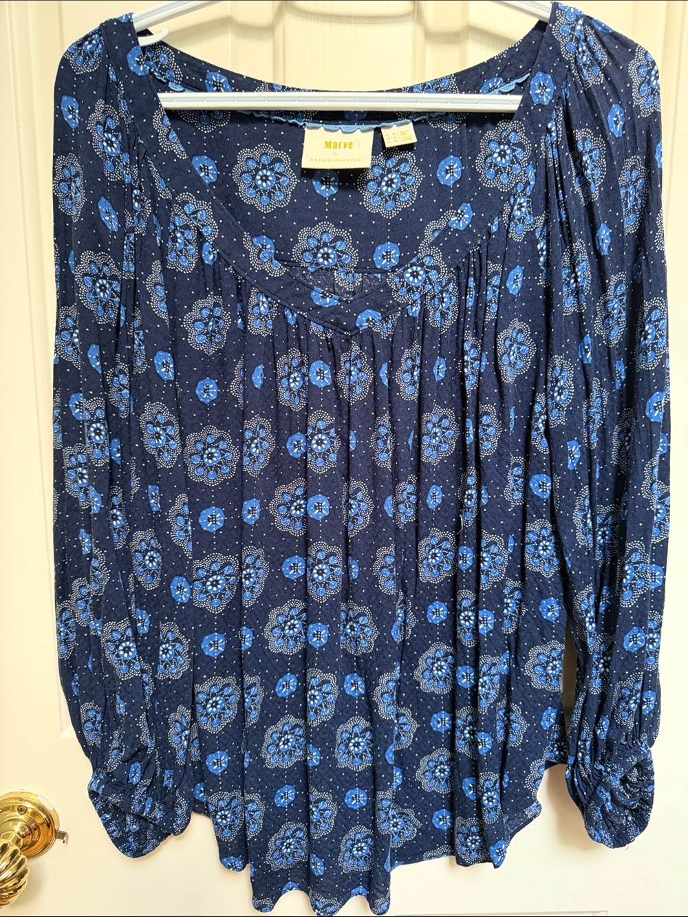 Maeve Anthropologie sz 12 Soft romantic boho top with blue floral medallions dot